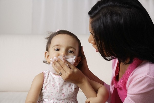 Trẻ nhỏ dễ mắc bệnh về hô hấp khi giao mùa 